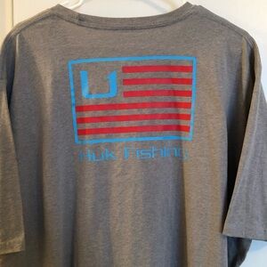 🎣Huk Fishing Gray Tee Blue/Red Flag Design NWT